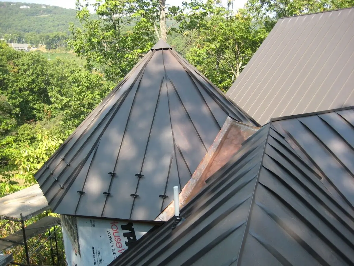 Professional Gutter Cleaning by Craftsman Roofing in Paintersville